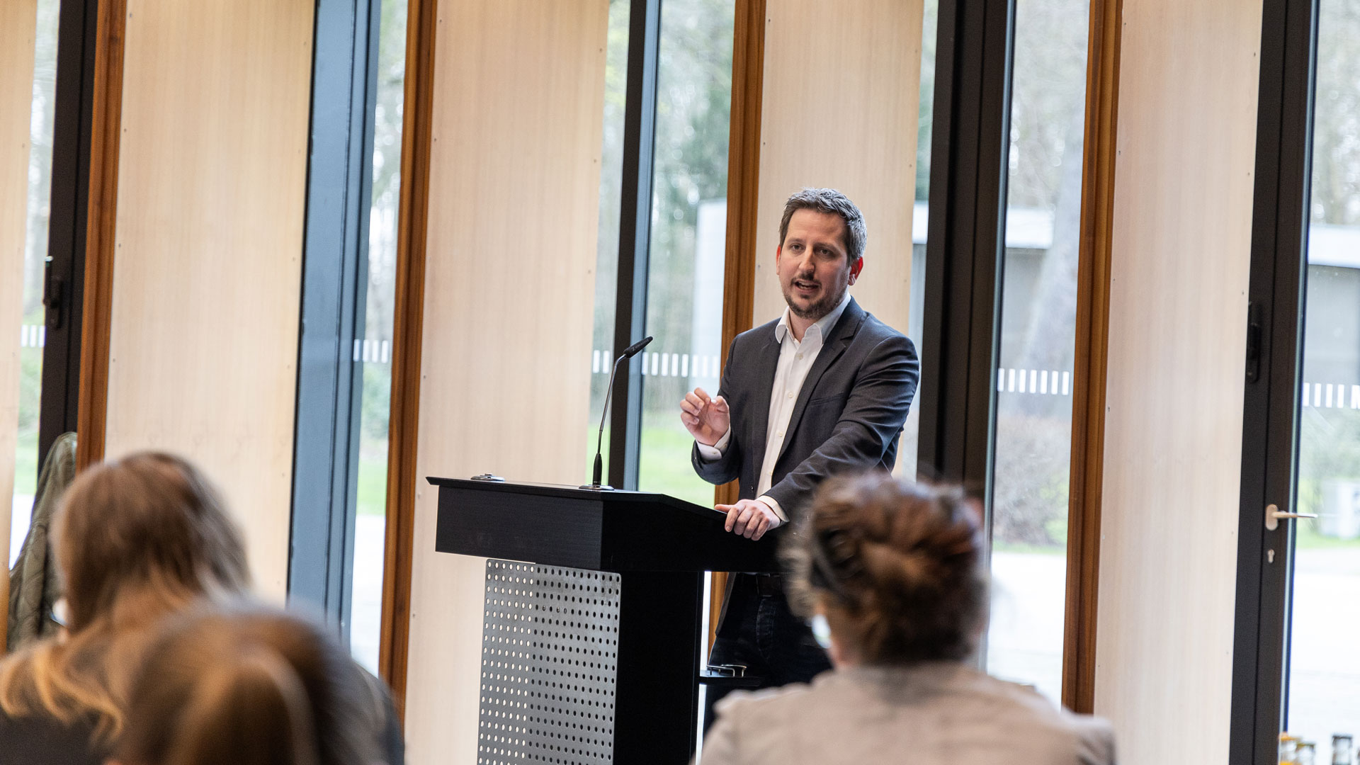 SPD-Fraktionsvorsitzender und Mitglied des Landtags Justus Moor hält seine Haushaltsrede