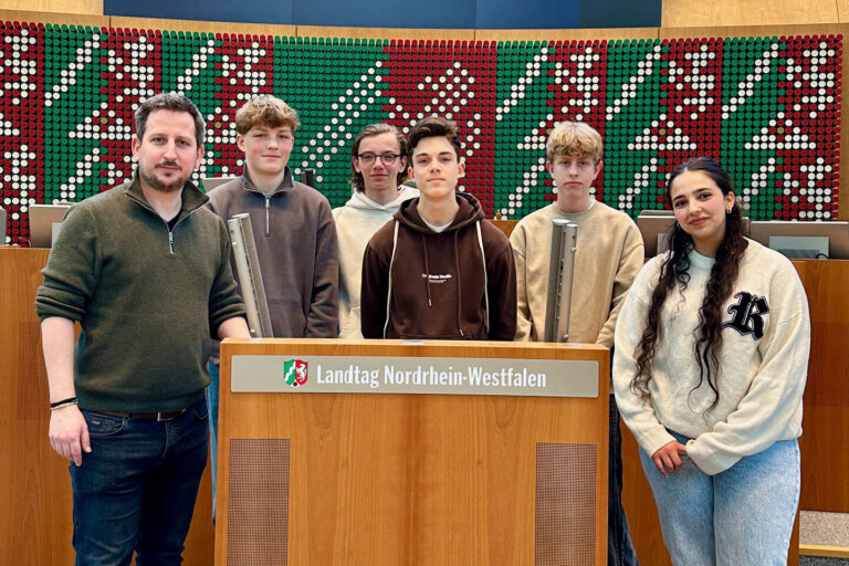 Girls’ und Boys’Day im Landtag: Schülerinnen und Schüler aus Hamm besuchen Justus Moor